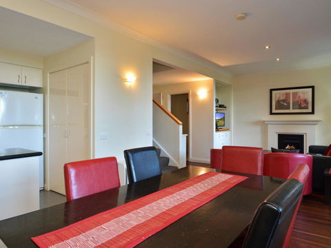 Villa Executive 2br Cypress DS Located Within Cypress Lakes Resort - Accommodation Yamba 5