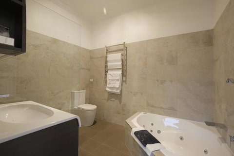 Romanz In The Valley (Luxury B&B) - Accommodation Yamba 4