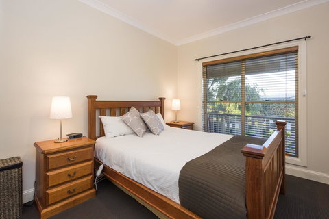 Colonial Court Villas - Accommodation Yamba 12