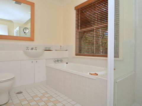 Villa 2br Prosecco Villa Located Within Cypress Lakes Resort - Accommodation Yamba 13