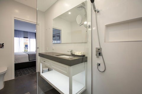 CH Boutique Hotel & Apartments, Ascend Hotel Collection - Accommodation Yamba 11