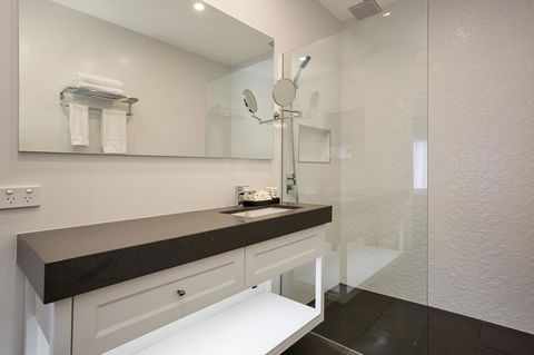CH Boutique Hotel & Apartments, Ascend Hotel Collection - Accommodation Yamba 10