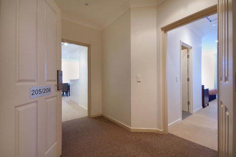 Macquarie Waters Boutique Apartment Hotel - Accommodation Yamba 7