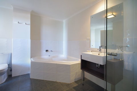 Macquarie Waters Boutique Apartment Hotel - Accommodation Yamba 28