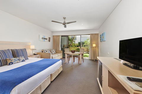 Waves Byron Bay - Accommodation Yamba 2