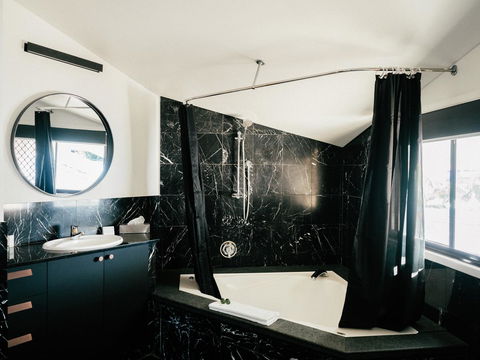 Waves Byron Bay - Accommodation Yamba 22