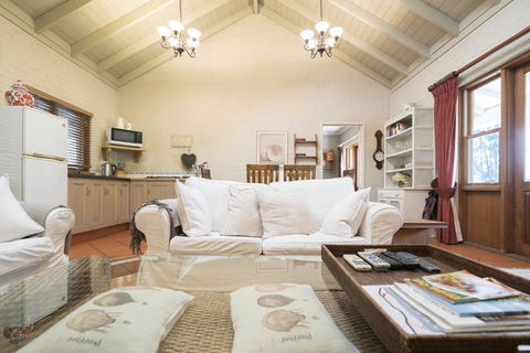 Thistle Hill Guesthouse - Walk To Many Wineries And Restaurants - Accommodation Yamba 29