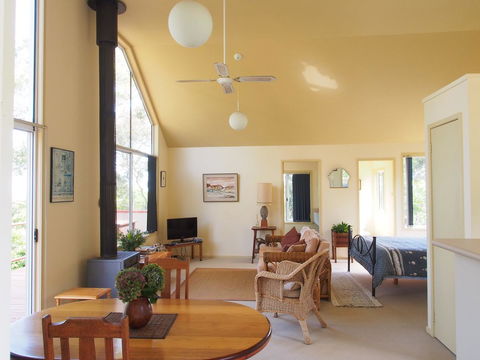 Bundle Hill Cottages - Accommodation Yamba 6