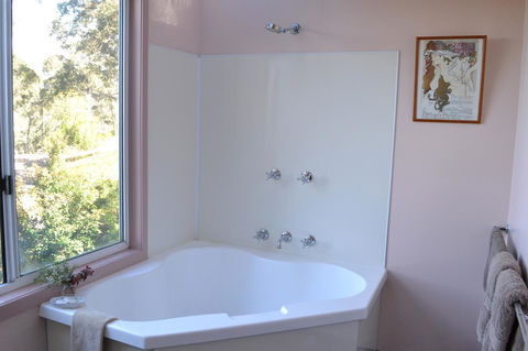 Bundle Hill Cottages - Accommodation Yamba 26