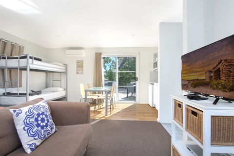 Huskisson Holiday Motel Cabins - Accommodation Yamba 1
