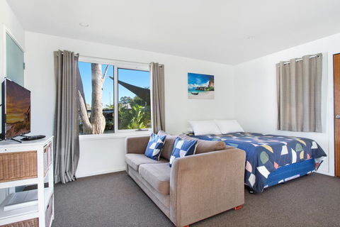 Huskisson Holiday Motel Cabins - Accommodation Yamba 0