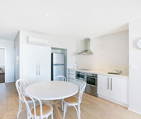 Oaks Nelson Bay Lure Suites - Accommodation Yamba 1