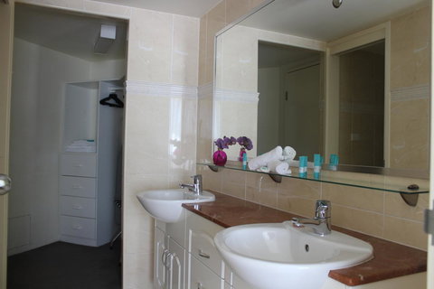 The Boathouse Resort Luxury Apartments - Accommodation Yamba 7