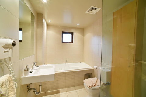 Snowstream 4 - Accommodation Yamba 6