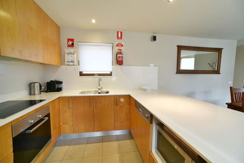 Snowstream 4 - Accommodation Yamba 5