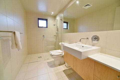 Snowstream 4 - Accommodation Yamba 4
