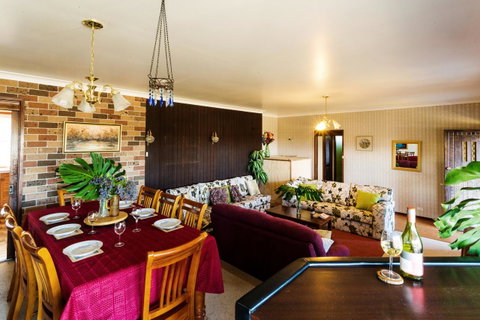 Coal D\' Vine VIEW - Cessnock NSW - Accommodation Yamba 0