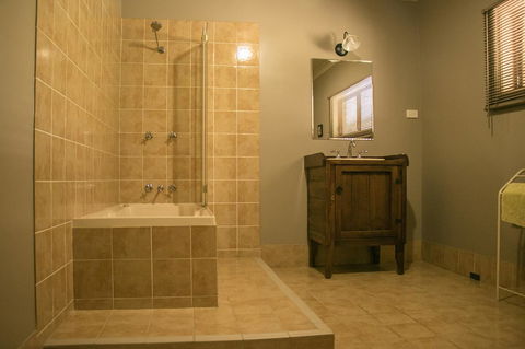 Ironstone Estate Lovedale - Accommodation Yamba 10