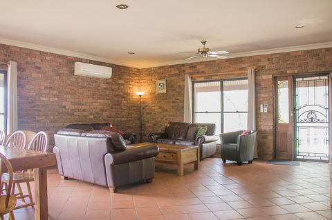 Ironstone Estate Lovedale - Accommodation Yamba 18