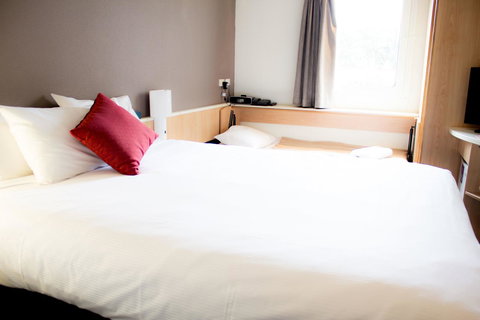 Ibis Newcastle - Accommodation Yamba 2