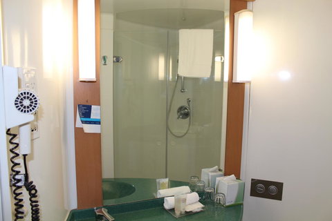 Ibis Newcastle - Accommodation Yamba 11