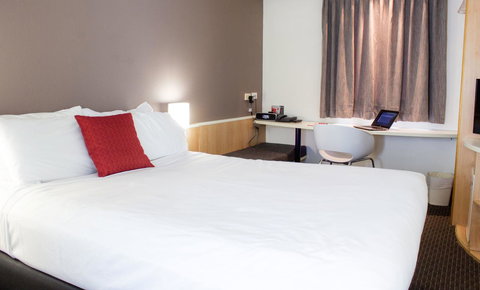 Ibis Newcastle - Accommodation Yamba 3