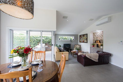 Armidale Cottage - House 2 - Accommodation Yamba 20