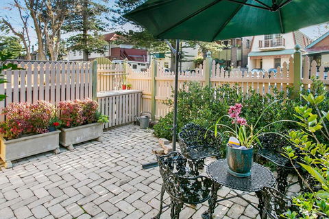 Oversized 2 Bedroom Manly Beach House - Accommodation Yamba 1