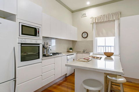 Oversized 2 Bedroom Manly Beach House - Accommodation Yamba 3