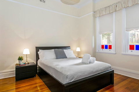 Oversized 2 Bedroom Manly Beach House - Accommodation Yamba 6
