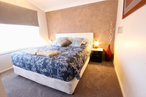 Full Circle Apartments - Accommodation Yamba 2