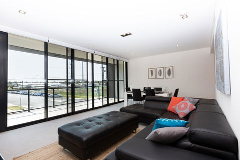 Brand New Executive Apartment - Accommodation Yamba 2