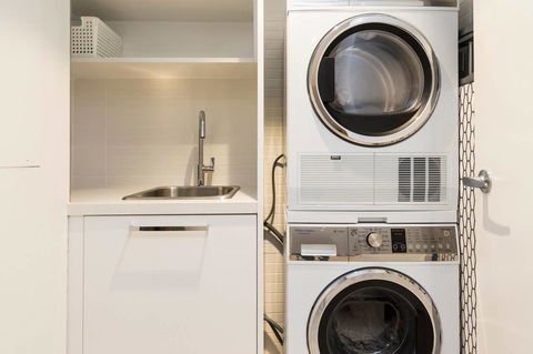 Nobbs Â· Executive 2 Storey Sydney Apartment With Pool - Accommodation Yamba 11