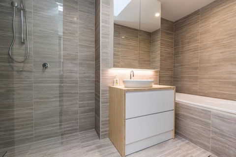 Nobbs Â· Executive 2 Storey Sydney Apartment With Pool - Accommodation Yamba 10