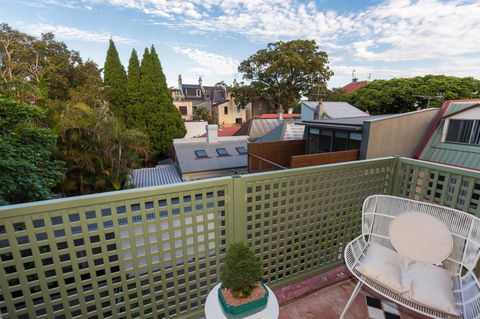 Nobbs Â· Executive 2 Storey Sydney Apartment With Pool - Accommodation Yamba 16