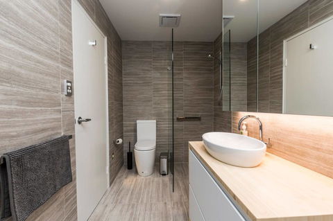 Nobbs Â· Executive 2 Storey Sydney Apartment With Pool - Accommodation Yamba 9