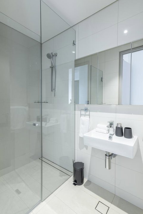 Large Light Luxe 3BDR 2BA Free Parking - Walk To Sydney Uni And RPA - Accommodation Yamba 8