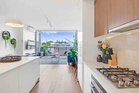 Large Light Luxe 3BDR 2BA Free Parking - Walk To Sydney Uni And RPA - Accommodation Yamba 0