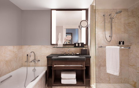 Four Seasons Hotel Sydney - Accommodation Yamba 5