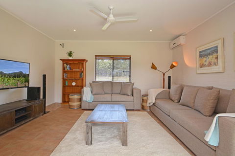 JE Guesthouse, Central To All The Hunter Valley Has To Offer - Accommodation Yamba 3