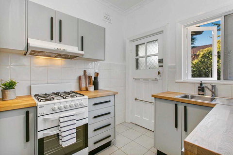 Seaspray - Manly Beach Apartment Close To The Sand - Accommodation Yamba 4