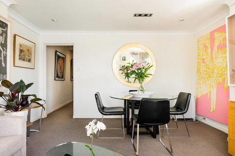 Waterfront Apartment Brimming With Inspirational Artwork - Accommodation Yamba 12