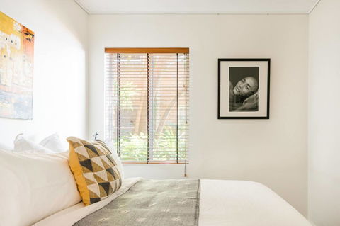 Waterfront Apartment Brimming With Inspirational Artwork - Accommodation Yamba 18