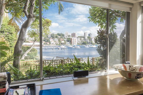 Waterfront Apartment Brimming With Inspirational Artwork - Accommodation Yamba 7