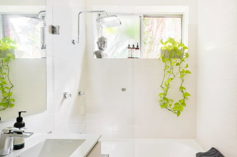 Waterfront Apartment Brimming With Inspirational Artwork - Accommodation Yamba 8