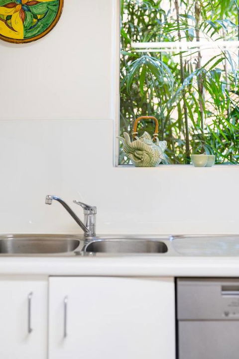 Waterfront Apartment Brimming With Inspirational Artwork - Accommodation Yamba 15