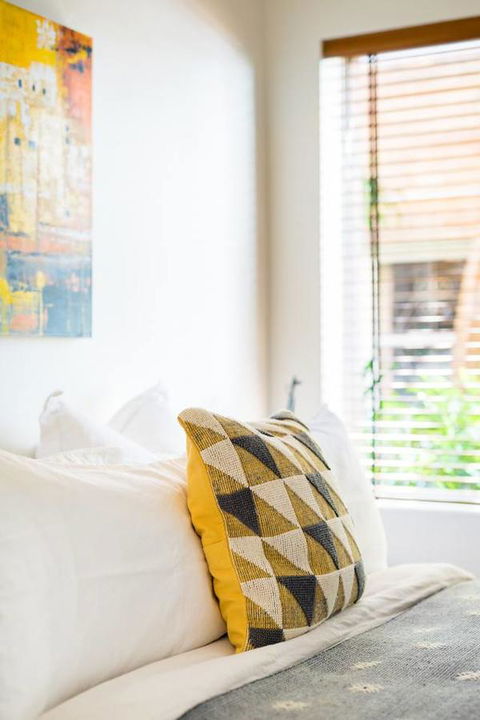 Waterfront Apartment Brimming With Inspirational Artwork - Accommodation Yamba 20