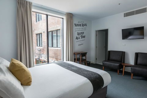 The Lucky Hotel - Accommodation Yamba 2