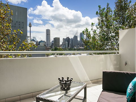 Lower Bridge And Sails - Executive 2BR Darlinghurst Apartment With Balcony And Rooftop Views - Accommodation Yamba 6