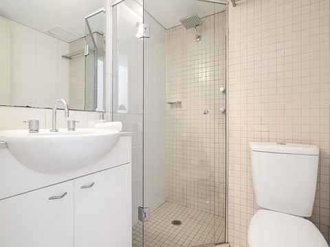Lower Bridge And Sails - Executive 2BR Darlinghurst Apartment With Balcony And Rooftop Views - Accommodation Yamba 9
